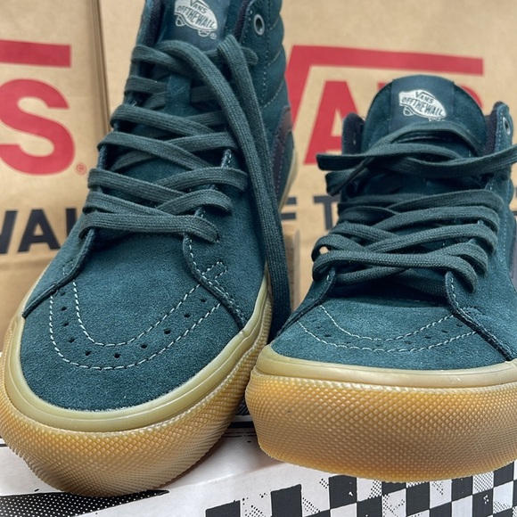 Vans Men’s Skate Sk8-Hi
Green/Gum
VN0A2Z3317P
Sneakers - Picture 6 of 16